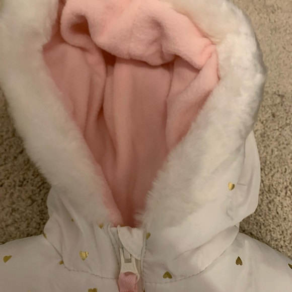 NWT Carter's 1 Piece Snow Suit---Size 6-9 Months~Faux Fur mini hearts - Picture 3 of 8